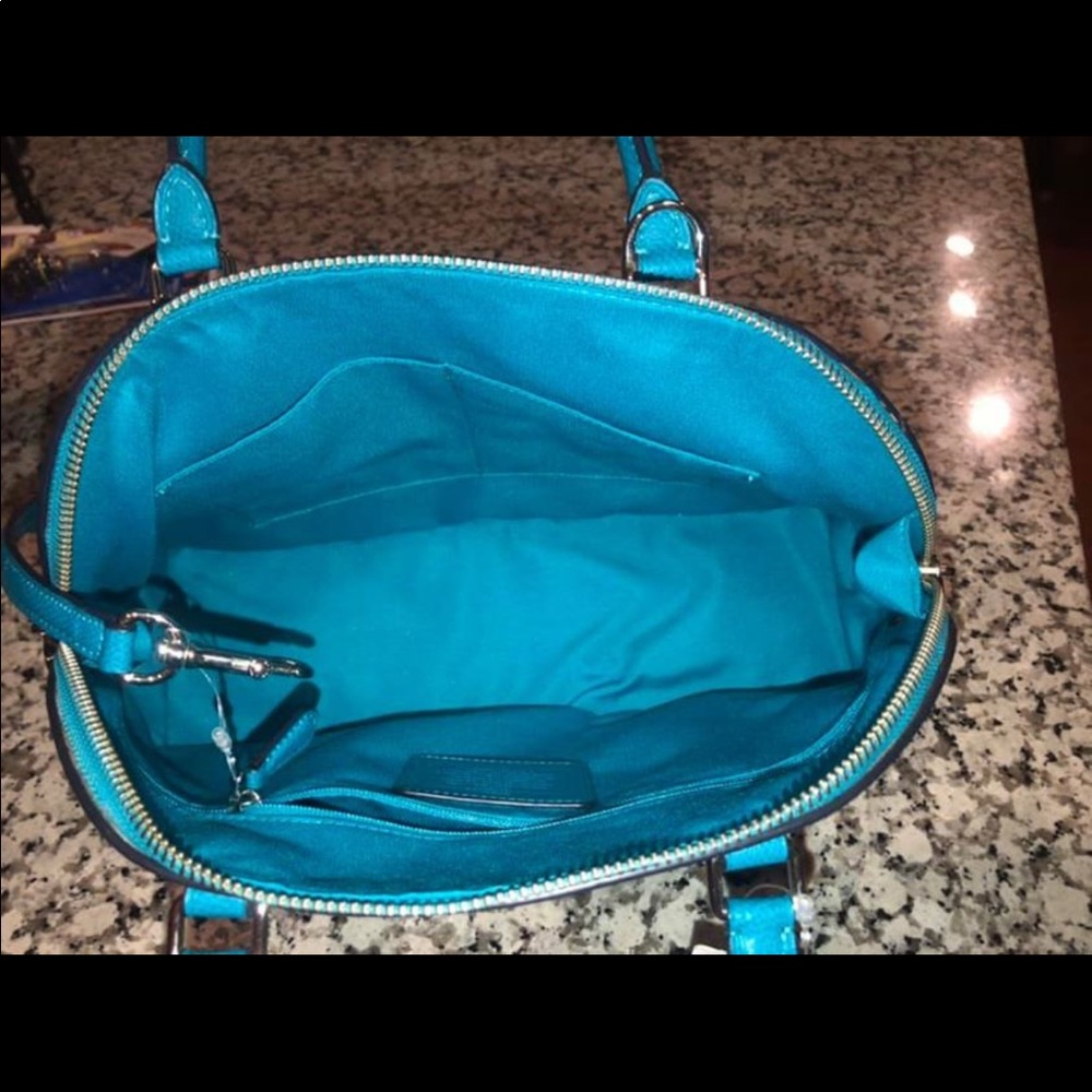Never used - coach purse - Picture 4 of 4